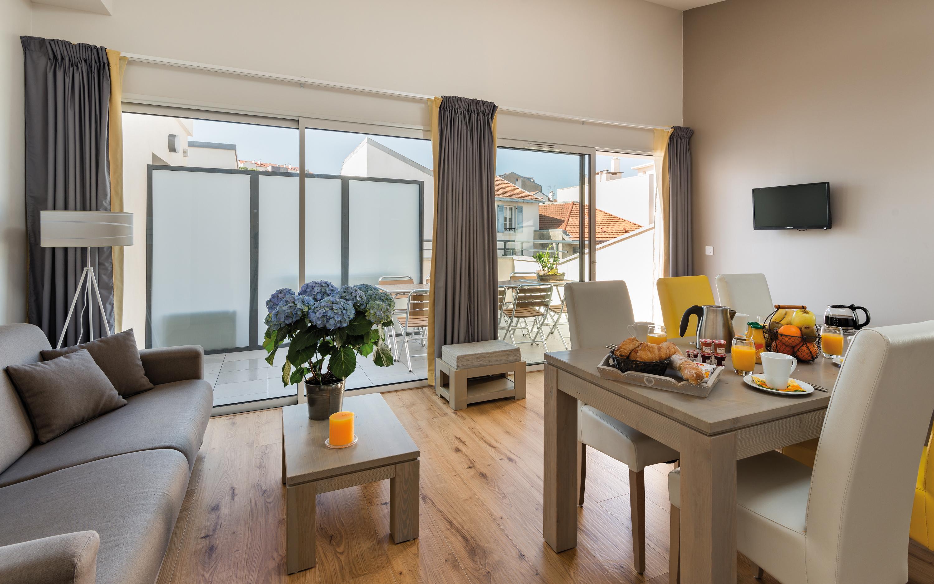 Lagrange Vacances Les Patios Eugenie Биарриц Экстерьер фото